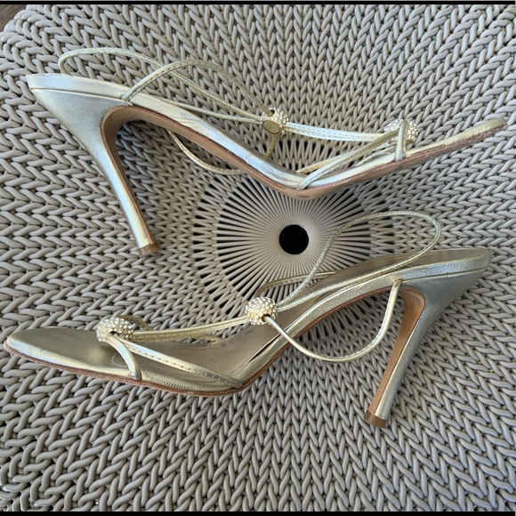 Stuart Weizmann Gold Trixie Heel - Picture 4 of 8